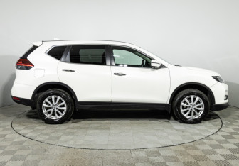 Подержанный автомобиль Nissan X-Trail 2019 года (4 фото)
