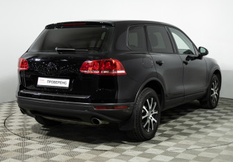 Подержанный автомобиль Volkswagen Touareg 2015 года (5 фото)