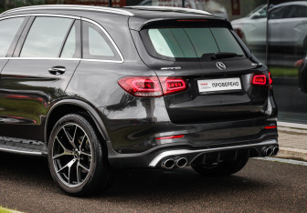 Подержанный автомобиль Mercedes-Benz GLC AMG 2021 года (12 фото)