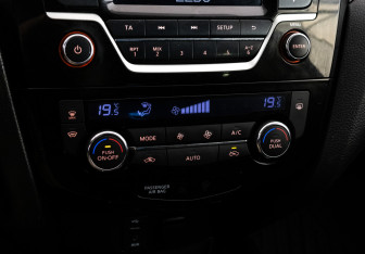 Подержанный автомобиль Nissan X-Trail 2016 года (11 фото)