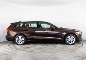 Подержанный автомобиль Volvo V60 2019 года (4 фото)