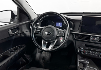 Подержанный автомобиль Kia Optima Sedan 2019 года (14 фото)