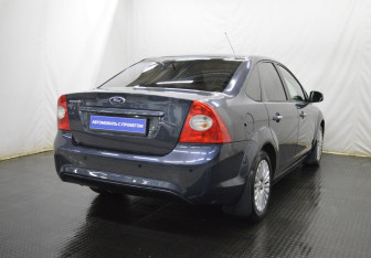 Подержанный автомобиль Ford Focus Sedan 2010 года (5 фото)