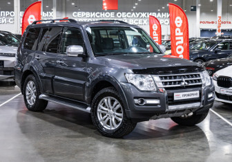 Подержанный автомобиль Mitsubishi Pajero 2017 года (4 фото)