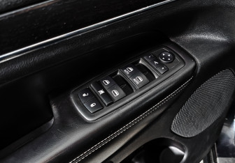 Подержанный автомобиль Jeep Grand Cherokee 2013 года (10 фото)