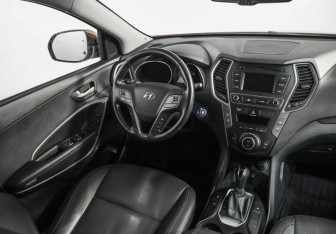 Подержанный автомобиль Hyundai Santa Fe 2017 года (9 фото)