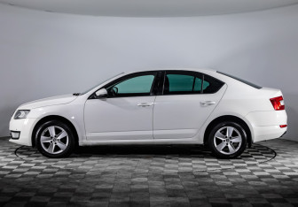 Подержанный автомобиль Skoda Octavia Liftback 2015 года (8 фото)