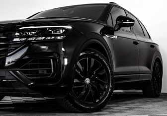 Подержанный автомобиль Volkswagen Touareg 2019 года (2 фото)