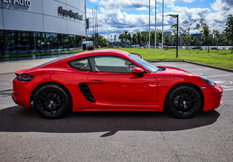 Подержанный автомобиль Porsche Cayman 2018 года (65 фото)