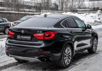Подержанный автомобиль BMW X6 2016 года (6 фото)