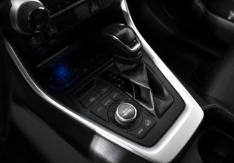 Подержанный автомобиль Toyota RAV4 2019 года (10 фото)