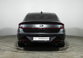 Подержанный автомобиль Hyundai Sonata 2020 года (6 фото)