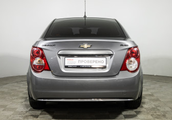 Подержанный автомобиль Chevrolet Aveo Sedan 2012 года (6 фото)