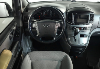 Подержанный автомобиль Hyundai H-1 2018 года (10 фото)