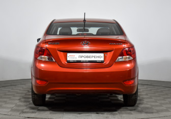 Подержанный автомобиль Hyundai Solaris Sedan 2012 года (6 фото)