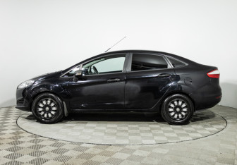 Подержанный автомобиль Ford Fiesta Sedan 2015 года (8 фото)