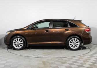 Подержанный автомобиль Toyota Venza 2011 года (8 фото)