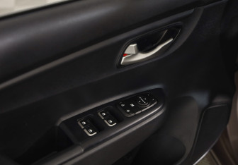 Подержанный автомобиль Kia Rio Sedan 2020 года (19 фото)