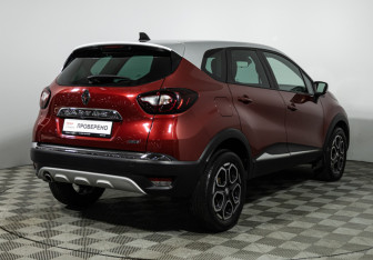 Подержанный автомобиль Renault Kaptur 2022 года (5 фото)