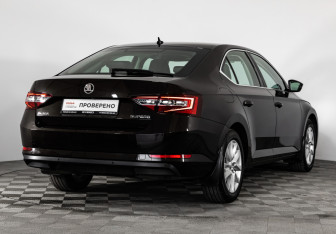 Подержанный автомобиль Skoda Superb Liftback 2017 года (6 фото)