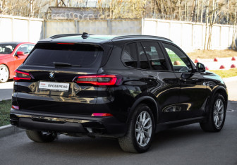 Подержанный автомобиль BMW X5 2021 года (5 фото)