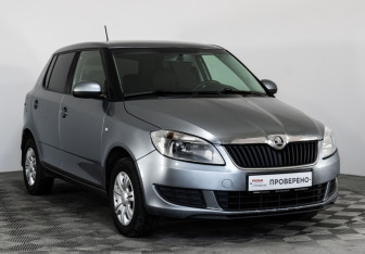 Подержанный автомобиль Skoda Fabia Hatchback 2013 года (3 фото)