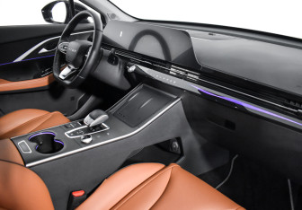 Подержанный автомобиль Omoda C5 2024 года (14 фото)
