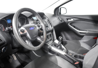 Подержанный автомобиль Ford Focus Wagon 2014 года (9 фото)