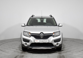 Подержанный автомобиль Renault Sandero 2016 года (2 фото)