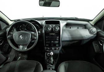 Подержанный автомобиль Renault Duster 2016 года (13 фото)