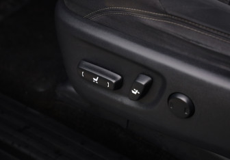 Подержанный автомобиль Toyota Land Cruiser Prado 2020 года (23 фото)