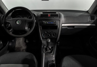 Подержанный автомобиль Skoda Octavia Liftback 2008 года (14 фото)