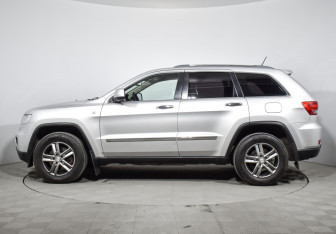 Подержанный автомобиль Jeep Grand Cherokee 2011 года (8 фото)