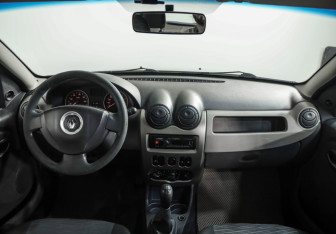 Подержанный автомобиль Renault Sandero 2013 года (9 фото)