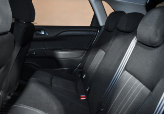 Подержанный автомобиль Citroen C4 Hatchback 2012 года (12 фото)