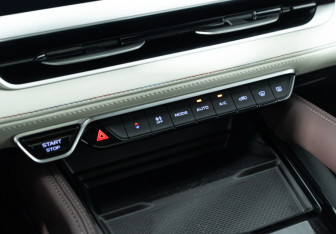 Подержанный автомобиль Geely Monjaro 2023 года (19 фото)