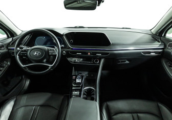 Подержанный автомобиль Hyundai Sonata 2021 года (13 фото)