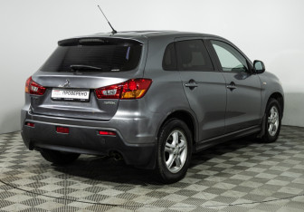 Подержанный автомобиль Mitsubishi ASX 2011 года (5 фото)