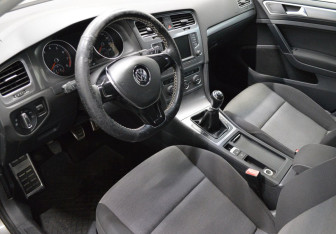 Подержанный автомобиль Volkswagen Golf Hatchback 2013 года (10 фото)