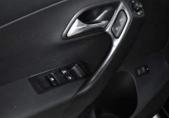 Подержанный автомобиль Volkswagen Polo Sedan 2011 года (10 фото)