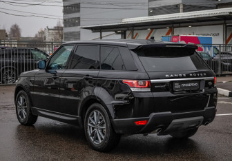 Подержанный автомобиль Land Rover Range Rover Sport 2016 года (9 фото)