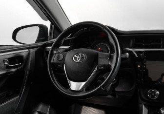 Подержанный автомобиль Toyota Corolla Sedan 2014 года (15 фото)