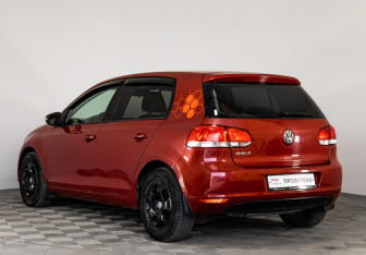 Подержанный автомобиль Volkswagen Golf Hatchback 2011 года (7 фото)