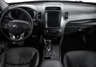 Подержанный автомобиль Kia Sorento 2016 года (15 фото)