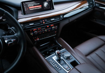 Подержанный автомобиль BMW X5 M 2015 года (21 фото)