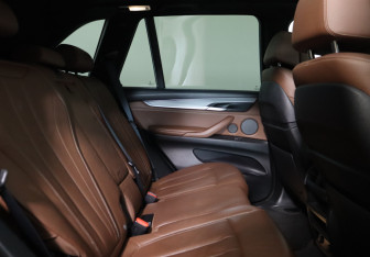 Подержанный автомобиль BMW X5 2017 года (24 фото)
