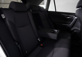 Подержанный автомобиль Toyota RAV4 2019 года (12 фото)