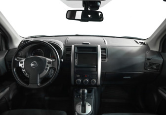 Подержанный автомобиль Nissan X-Trail 2014 года (9 фото)