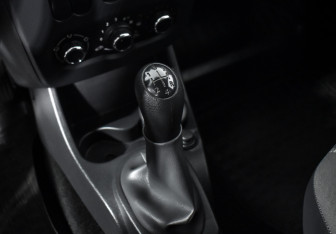 Подержанный автомобиль Renault Sandero 2012 года (11 фото)