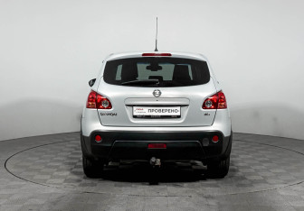 Подержанный автомобиль Nissan Qashqai 2009 года (5 фото)